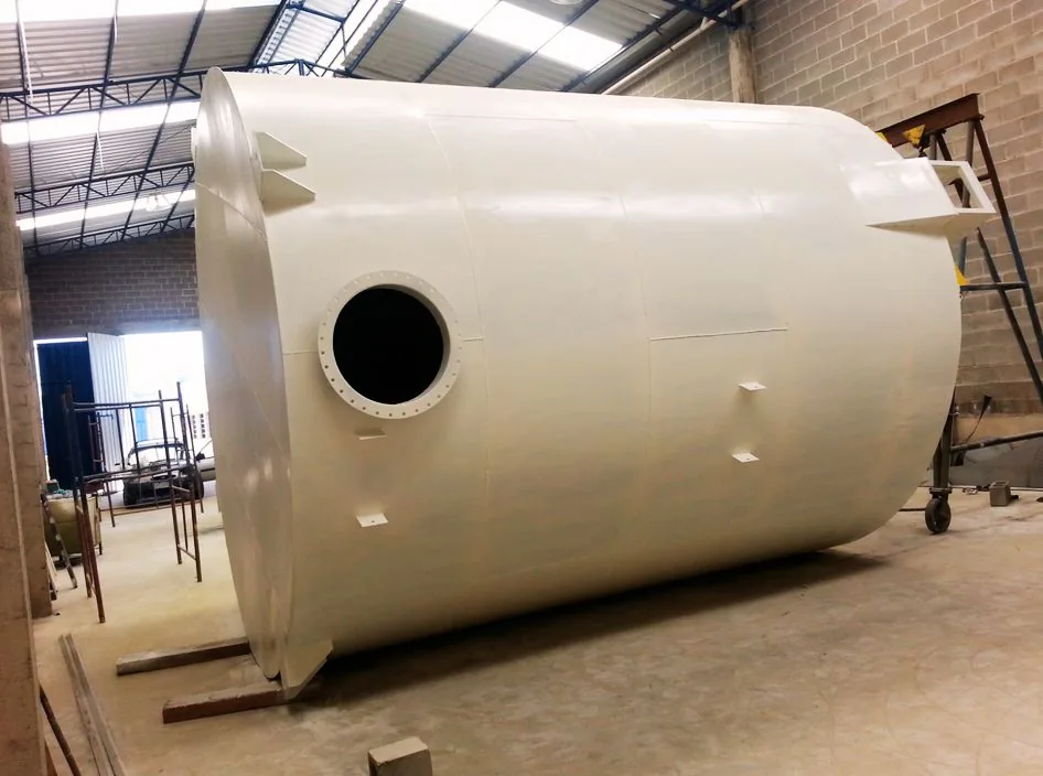 Tanque industrial em fabricação